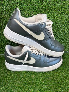 Vintage 2009 Nike Air Force 1 Low Premium Dark Army Sail315115-321 Size 11W 9.5M